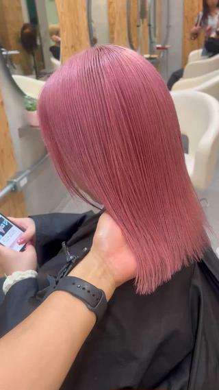 セミロング ミルクティーベージュ outaのヘアスタイル