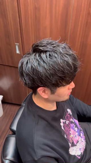 パーマ メンズ 岡崎 海人のヘアスタイル