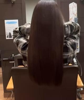 カット+髪質改善カラーです
栄養補給しながら塗り分け、ダメージを最小限に抑えております
髪質改善専門店での勤務履歴もありますのでご相談下さいませ