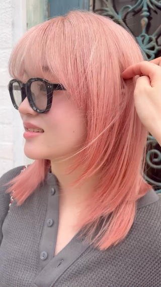 ミディアム カラー ハイトーン💗ピンク 🛼ベージュ🍀のヘアスタイル