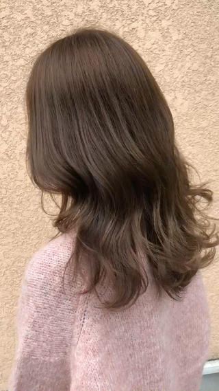 ブリーなしで作るオリーブベージュ
もともと髪の毛が暗い方はこちらのクーポンでご予約ください!
髪質によってはワンカラー でも可能です