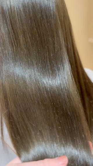 優しいブリーチ剤と、赤み消し＆くすみ透明感オリーブカラー 