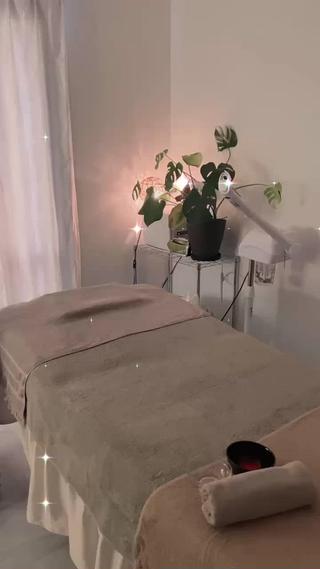 当店は女性限定のプライベート空間となっております
お客様に非日常のリラックス空間を味わって頂けるように
ゆっくりとした時間を提供しております＾＾ 