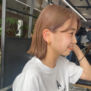 ミディアム カラー 岡本康平/ボブ /ブリーチ/レイヤーのヘアスタイル