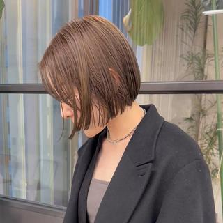 ミディアム カラー 岡本康平/ボブ /ブリーチ/レイヤーのヘアスタイル