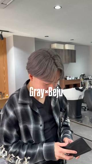 グレー強めのグレージュカラーです!
色落ちしていくと徐々にベージュが強くなるようカラー剤選定させて頂きました!
グレー感強め〜ベージュ感強めの2度楽しめるカラーになってます!
過去のカラー履歴があってもこのトーンのグレージュまでは作れます!