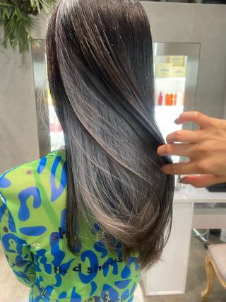 インナーグレージュカラー
シルバー系に色落ちてきます