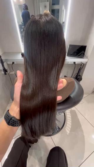 しっとりまとまる美髪に
内部まで栄養を補給して、毛先までツヤ感たっぷりに仕上げました