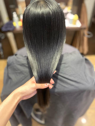 髪質改善トリートメントで癖やうねりも軽減しながら艶と最高の手触りが手に入る！♡ 