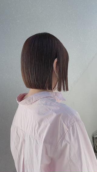 【ボブのお悩み】
・ロングからボブにするのが不安…
・広がってしまう…
・毛先がハネる… 
↓
僕に担当させて頂ければ全て解決できます

️️肩につかないボブが万能️

︎重たく広がらない
※ミニボブで透け感を

︎結べてアレンジができる
※くびれボブで可愛く

︎忙しい朝に簡単に決まる
※韓国ボブで大人っぽく

◆ボブ特化型美容師◆
ミニボブ、韓国ボブ、くびれボブetc…
どんなボブスタイルでも切れるのでボブヘアにするのが不安な方は是非僕の所に来て下さい

『@afloat_dl_ichihara』

【全国TOPクラスのサロンで学んだ技術】
【前職IT業界で学んだ論理的思考】　
　　　　　　　で可愛いを作りだします♪

いつも同じ美容室でいつも同じ髪型に飽きていませんか？

初めての美容室は緊張するかもしれませんが、丁寧にカウンセリングさせて頂いていつもと少し違う自分を一緒に作りましょう

【ご予約方法】
・InstagramからDM
・プロフィールのURLから指名して予約
・お店に直接電話

【営業時間】
・平日　　12:00〜21:00
・土曜日　10:00〜19:00
・日曜日　10:00〜18:00
・月曜日　定休日

【場所】
表参道駅B3出口から徒歩10秒
東京都港区南青山5-6-26青山246ビル4階

 