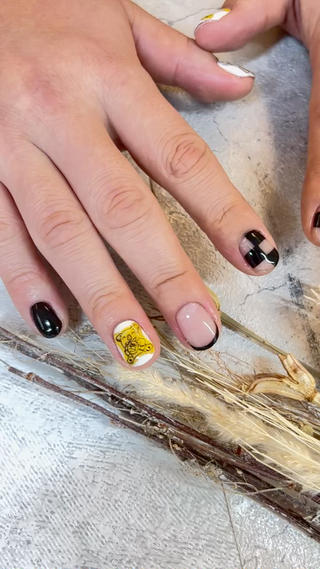 メンズネイル
キャラクターアート(コアラのマーチ)4本
時間がかかるアートのため追加料金1本¥1000

【料金目安オフ無¥14000・オフ有¥14500】

※キャラクターアートはお時間がかかるため事前にご相談ください 