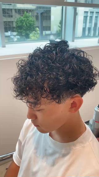 メンズ 女性モデル募集中‼️ メンズパーマ片岡優介のヘアスタイル