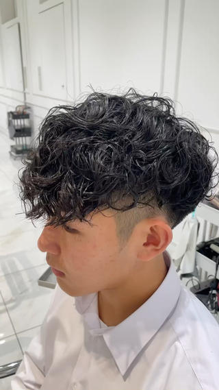 メンズ 女性モデル募集中‼️ メンズパーマ片岡優介のヘアスタイル