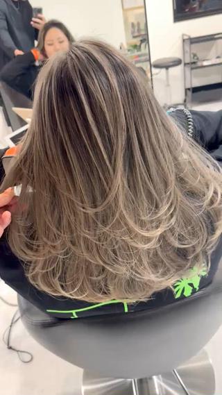 セミロング 神戸でブリーチなら puty/レイヤーのヘアスタイル