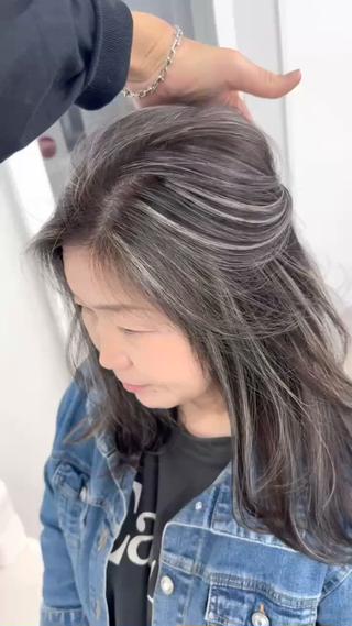 セミロング 神戸でブリーチなら puty/レイヤーのヘアスタイル