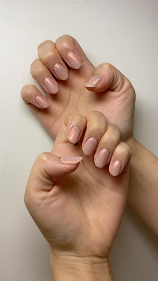 ピンクのオーロラ入荷しました
とても大人気です！ホワイトをベースに塗ってもとても可愛いです！ 