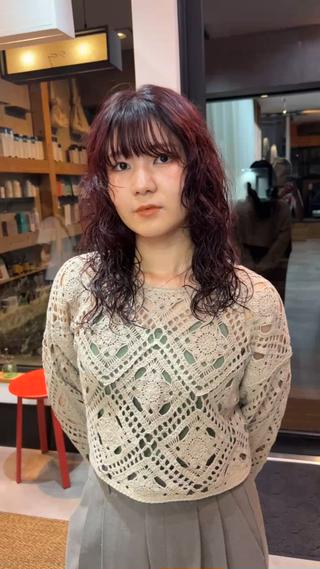 #パーマ#カーリーパーマ#顔まわりカット#ボルドー#暖色カラー#ブリーチなし#ケアダブルカラー赤髪