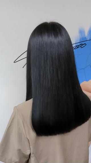 酸性や中性のケアストレートでもケラチン、コラーゲン、セラミド等のトリートメントをしっかり入れてあげるとこんなにツヤツヤにできますよ！ 