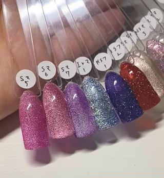 マグネットのサンプル
儚いキラキラ、夜空っぽいマグネットがおすすめ
肌に馴染むマグネットもご用意してます