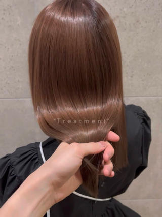 唯一無二の最新トリートメントです

髪の毛に対するダメージは無くパーマ剤なども入っておりません！

約1ヶ月の持続力があります 