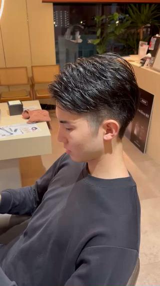 ビジネスマンスタイル
七三分け 