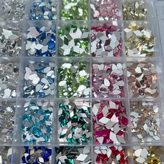 埋め尽くし用ストーンカラバリ豊富に入荷しました〜 