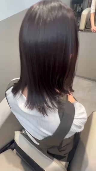 30代のお客様です。
毛先のダメージにより引っかかりと艶がでないのが悩やみ。


乾かしただけを掲載しています。
　　艶は室内照明のみ

僕の美髪矯正は、
パヤパヤした毛が気になったり、
艶がなくなってきたのが気になったり、
毛先のパサつきに引っかかりが気になったり、
ブリーチしてるけど癖をとりたい、、
トリートメントしてるけど、効果実感があまり感じない、、
縮毛矯正しても、持ちが悪い！！
なんなら一ヶ月くらいで癖がもどった、、

などなど、お客様の本来のお悩みを解決する事ができます。

今なら、新規のみ割引限定価格で施術してますので
ご予約お待ちしています
 