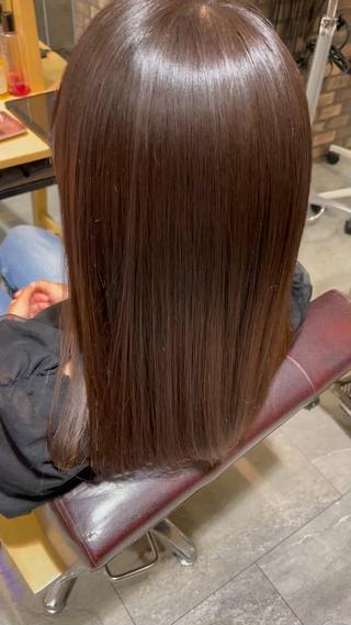 髪質改善ケアカラーでツヤツヤの仕上がりに

枝毛を無くし健康な髪を育てて行きましょう！ 