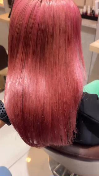 コーラルピンク