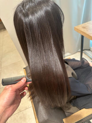 VIVIEオリジナルのストレート真骨頂
髪質改善される巻けるストレートパーマ
パサパサした髪の毛もなくなるし、手触りも良くなるので一度経験したら病みつきになる事間違いなし。
是非お試しください。 