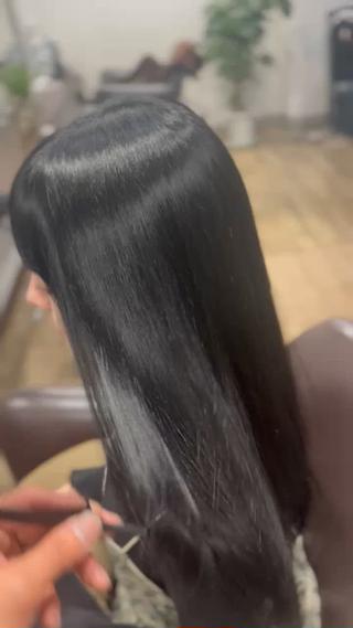 ダークトーンで艶髪美人 