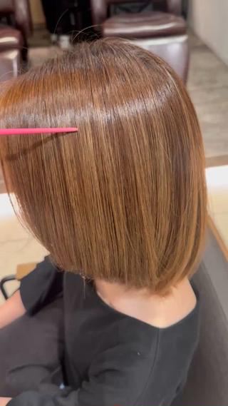 VIVIEオリジナルの髪質改善真骨頂
髪質改善しながらツヤを生み出すケアカラー
パサパサした髪の毛もなくなるし、手触りも良くなるので一度経験したら病みつきになる事間違いなし。
是非お試しください。 