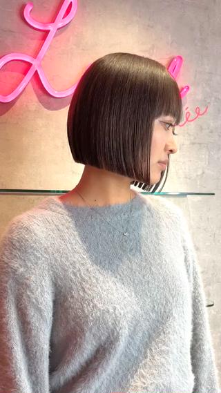 ボブ×縮毛矯正×髪質改善トリートメント
でご予約頂いたお客様♡
顎ラインボブでぱつっと!
縮毛矯正をかけたので、
乾かしただけでまとまることはもちろん、
朝のアイロンの手間も省けるので
朝忙しい方にはとってもとってもオススメです