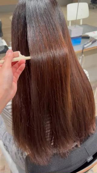 酸性ストレート!
ダメージ最小限に!
ツヤサラ自然なストレート