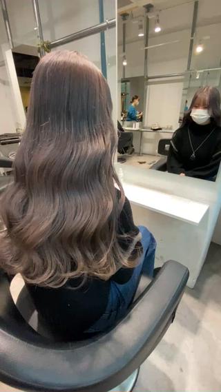 ラベンダーグレー
bleach×1~2
色落ちまで綺麗なカラーです
1度髪の毛見させて頂いてダメージ最小限で理想の髪色叶えます 