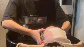 室内と外の寒暖差
冷たい物の食べ過ぎ
紫外線を浴びる
スマホ・PCをよく使う

当てはまった方、頭皮が疲れているかも！

髪に栄養が行き届かなくなり、
抜けたり、細くなったり、白髪に繋がります

ヘッドスパでケアしてみませんか？ 