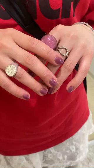 シアーカラーのワンカラーが可愛すぎる
#ワンカラーネイル#ツヤツヤネイル#パープル##シンプルネイル