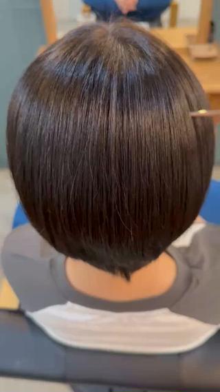 髪質改善縮毛矯正で自然な丸みショート

乾かしただけで丸み、ツヤが出てお手入れ楽です 