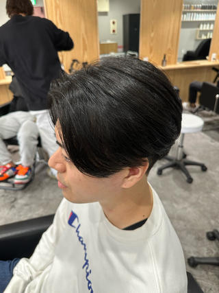 ワンカールパーマ×前下がりセンターパート 