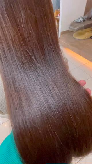 カラーでのダメージがある髪でもここまでさら艶、うる艶に髪質改善できるAujua4stepトリートメントです 