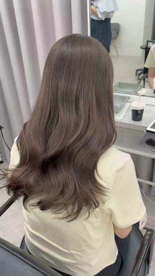 透明感爆誕カラーです
ナチュラルだけど透明感のあるカラーお任せ下さい 