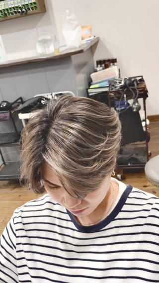 カラー メンズ バレイヤージュ 宮本宗嵩のヘアスタイル