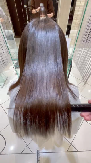 【髪質改善プレミアムストレート】は従来の縮毛矯正や髪質改善とはまったく違う特別な技術。
自然な丸み・柔らかさを保ちながら、うねり・広がり・パサつきを解消。結んでも巻いてもOKで、過度なダメージがなければ半永久的に美髪をキープできます。
根元はふわっと、毛先はナチュラルに。あなたの理想の髪質に導きます。ホームケアも丁寧にサポート

#越谷
#新越谷
#越谷レイクタウン
#髪質改善
#縮毛矯正
#髪質改善ストレート
#艶髪
#美髪ケア
#髪悩み解決
#梅雨対策ヘア
#髪のうねり対策
 