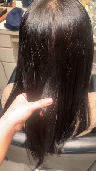 ダメージを最小限抑えた透明感カラー‬
元の色ムラも整えます 