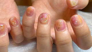 夏カラーの桃ネイル 