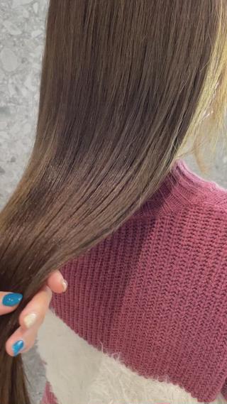 縮毛矯正+ブリーチ履歴があるハイダメージの髪に
コンポジオトリートメントしてツヤツヤに♡