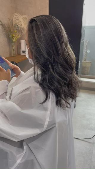 暗めのベースに細めのハイライト人気のハイライトスタイルですコントラストハイライトでご予約ください