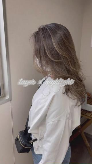 ハイライトのメニューを選択していただいて、ご来店してから、カットや、トリートメントなメニューの追加も可能です
人気のレイヤーカットおすすめです