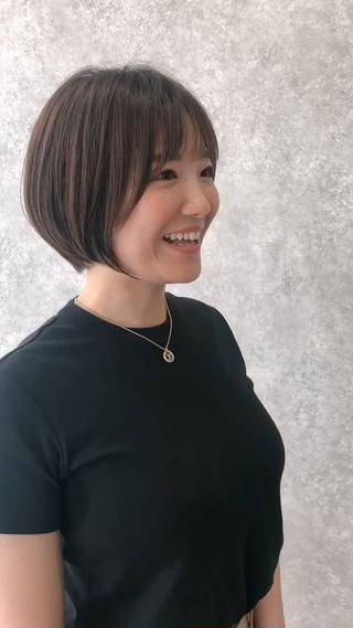 ロングからバッサリショートにカットされたお客様です
カウンセリングでお客様とイメージの共有をして
絶対可愛いポイントで2ヶ月キープできるようカットさせていただきました!
ショートやイメチェンはぜひお任せください
絶対可愛いくします