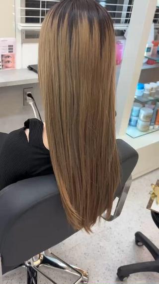 ロング 宮本 亜依のヘアスタイル